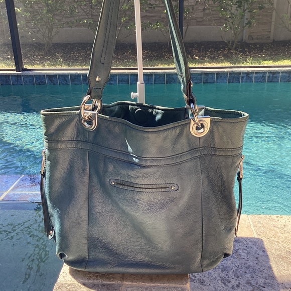 B. Makowsky Pebble Leather Bucket Crossbody - Picture 14 of 15